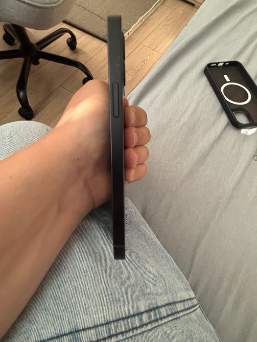 Продавам iPhone 12