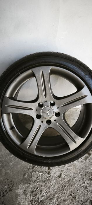 Vând  jante 18  pentru Mercedes Benz .