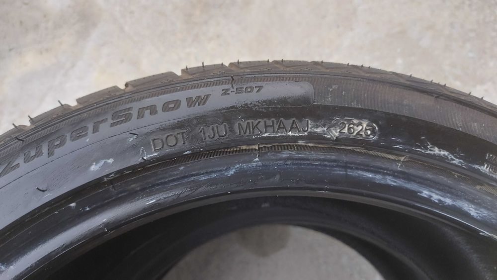 Продавам Гуми 235/40/18 зимни