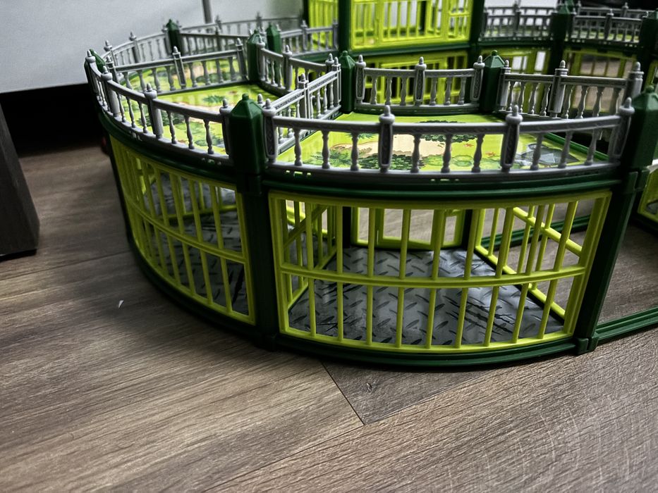 dino park , sau pentru alte animale .  in stare foarte bun