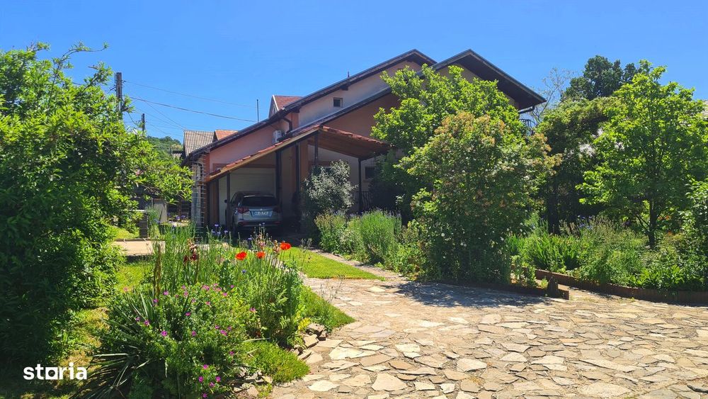 Casă de vânzare în Curtea de Argeș.