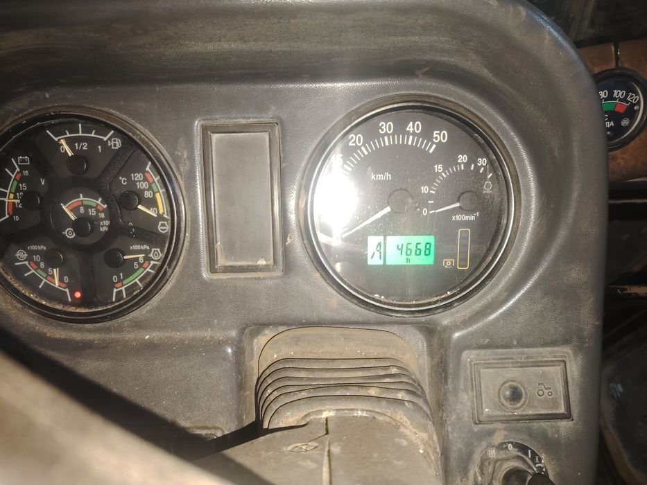 Трактор Мтз 1221