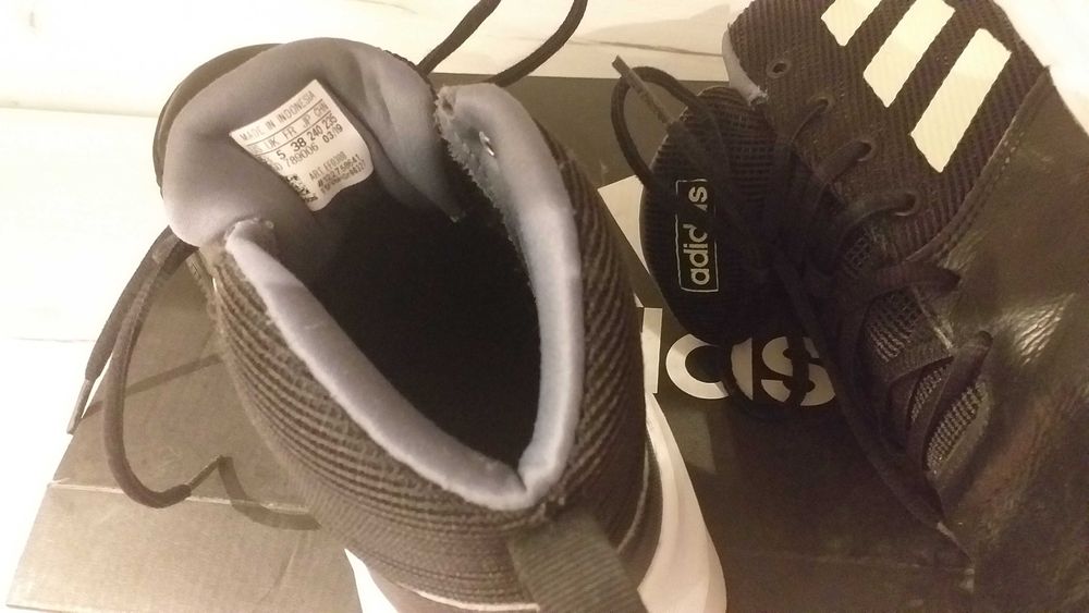 Детски оригинални маратонки на Адидас и сандали 40 номер-50лв.