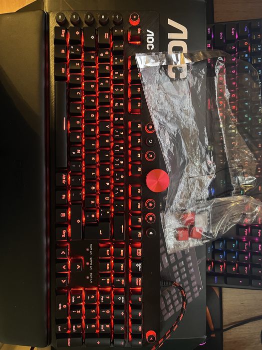 AOC AGK700 – механична RGB клавиатура