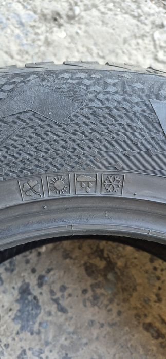 2 anvelope M+S Vredestein 255/60/17.Pretul este pe bucata.