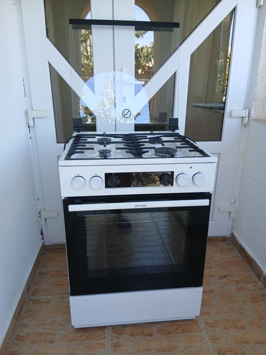 Aragaz Gorenje plita pe gaz si cuptor electric cu 10 functii