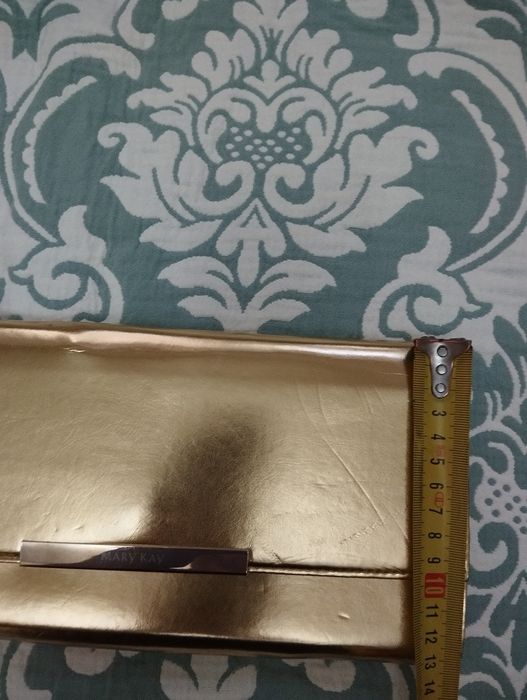 Продается нарядный клач MARY KAY