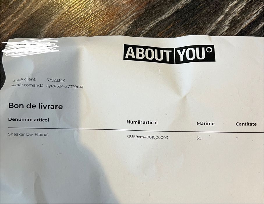 Adidași Guess noi, cu eticheta