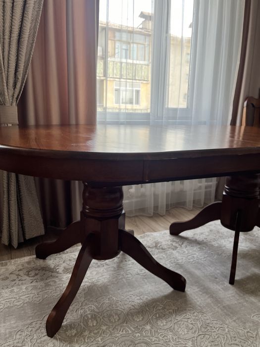 Стол для гостинной