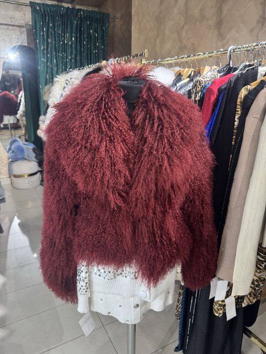 Vand haina din blana de oaie mongoleza la 1500 lei noua!