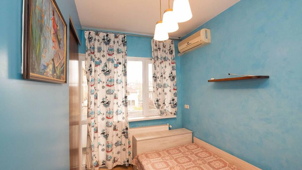 Дава се под наем Тристаен апартамент в Бургас, Център - 107 кв.м за 1020 € - Снимка #2