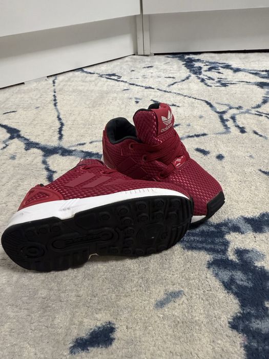 Продам кроссовки для девочки adidas