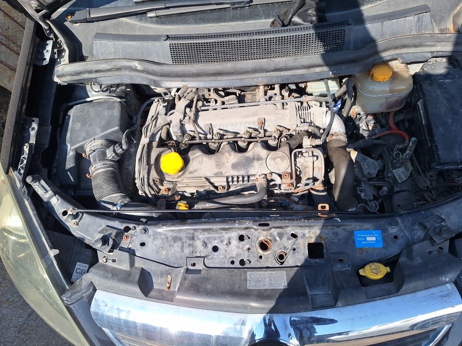 Dezmembrez opel zafira b 1.9