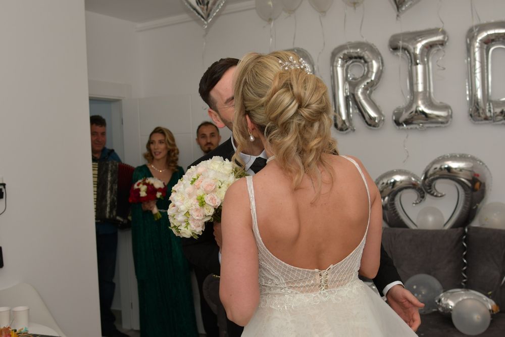 Vând rochie de mireasă cu trenă detașabilă de la Natalia Vasiliev