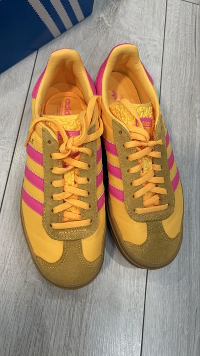 Нови Adidas Gazelle в жълто и розово