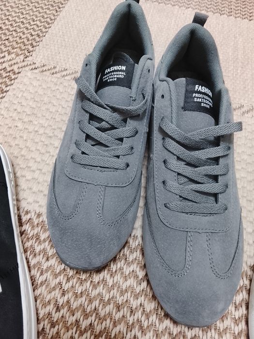 Продам срочно кросовки