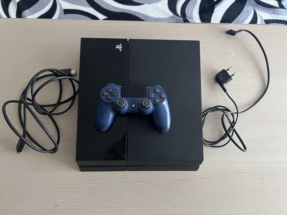 Consolă PlayStation 4 (PS4) + Joc GTA 5 original + Toate cablurile