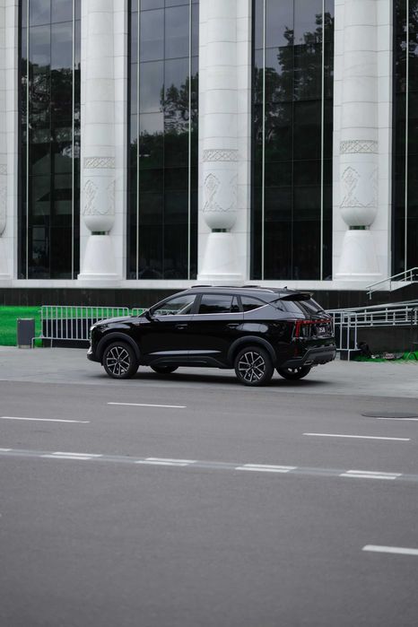 JAC JS8 – Premium 7 o'rinli oilaviy krossover