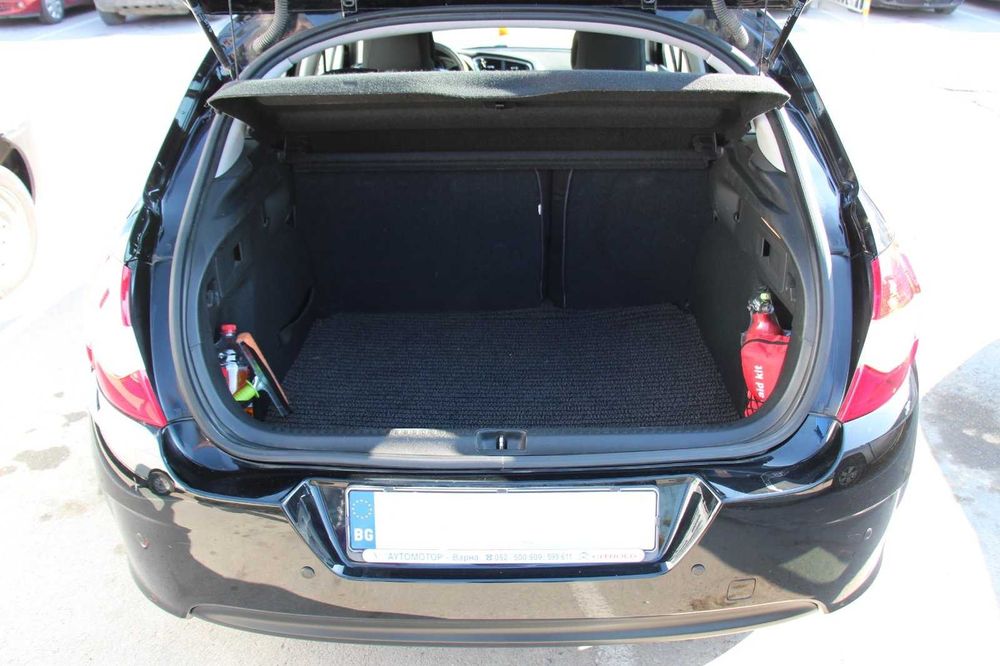 Продавам лек автомобил CITROEN