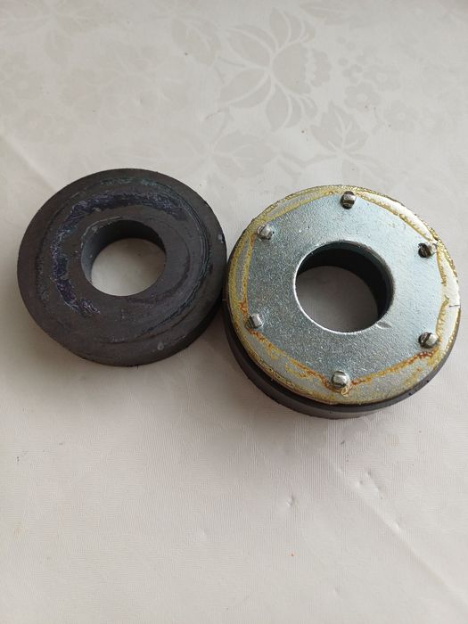 2 големи феритни магнита