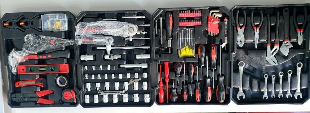 Набор инструментов в одном чемодане