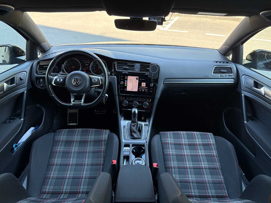 EXCEPTIONAL! VW Golf 7.5 GTI automat DSG fara accidente, cu ACC, CarPlay, istoric si carte service. PROPRIETAR in carte