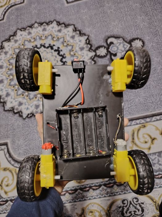 Продам не отделанного робота на arduino uno