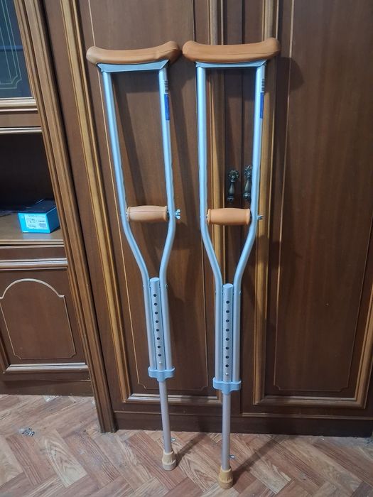 Продам костыли и тростики
