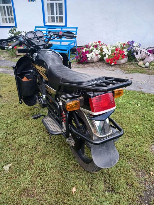 Мотоцикл suzuki.