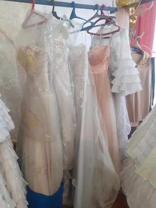 Женскии бальныи платья