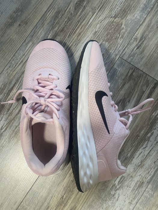 Маратонки Nike розови