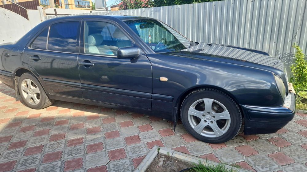 Mercedec Benz 210