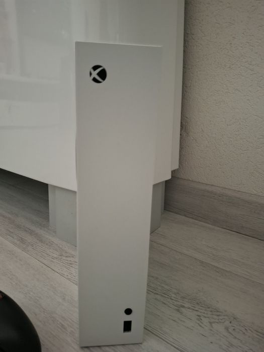 Продавам Xbox Series S