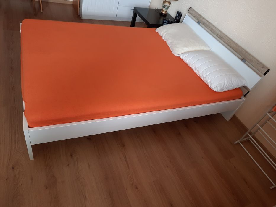 Продавам спалня  140/200