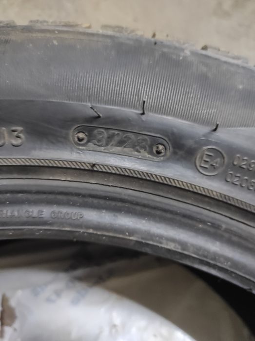 Продам резину 215/55/17