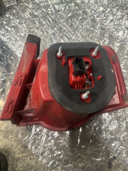 Ляв десен стоп пасат б6 седан 2006г