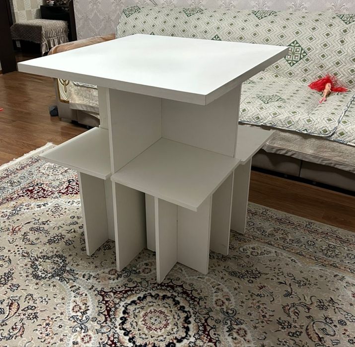 Кухонный(обеденный) стол с 4 табуретками