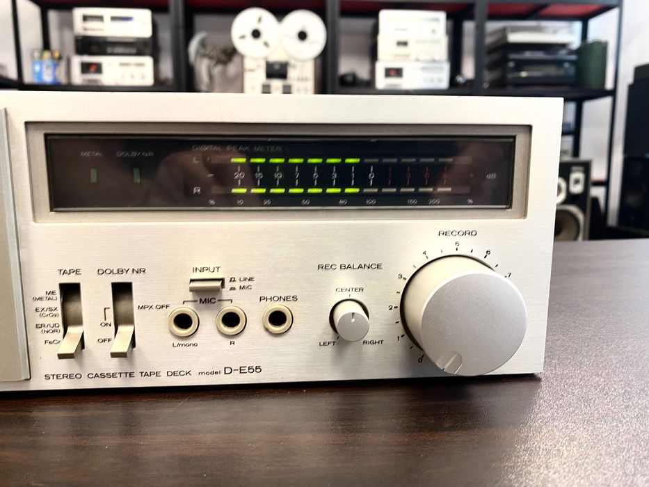 Касетен дек Hitachi