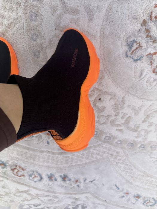 кроссовки-сникеры в стиле “sock sneakers”