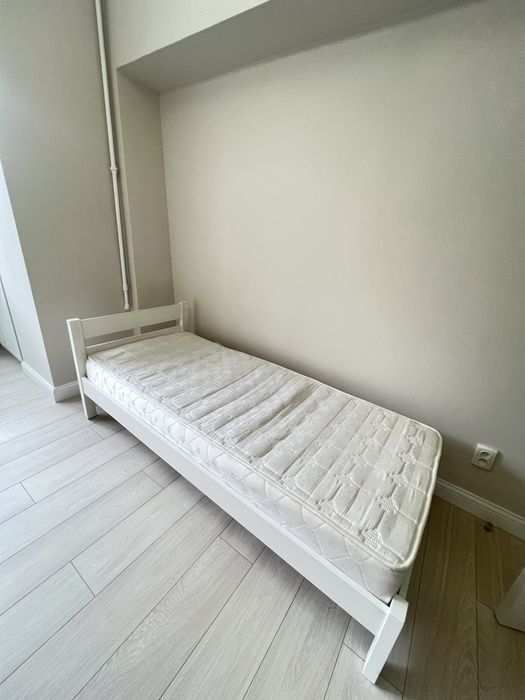 Продам кровать с матрасом