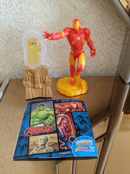 Киндер сюрприз Maxi герои Marvel Iron Man