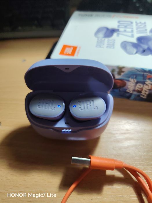 Vand casti Jbl tune