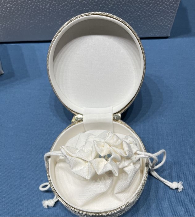 Cutie pentru bijuterii Christian Dior.