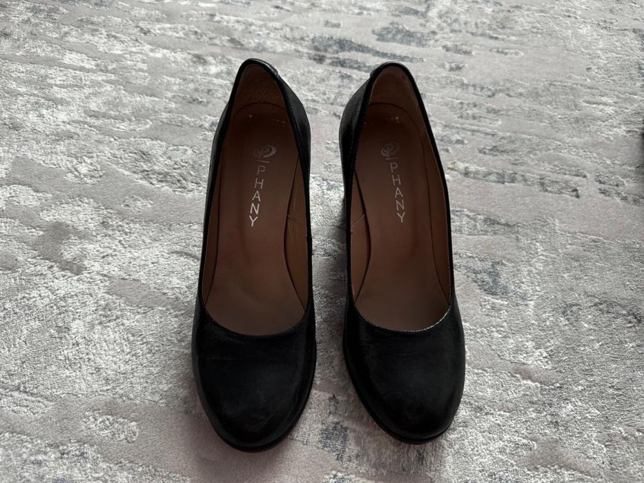 Кожаные обуви босоножки