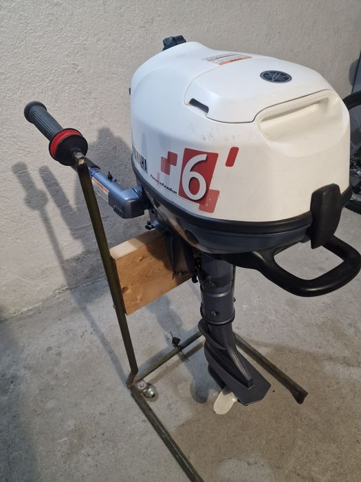 Продавам извънбордов двигател ямаха 6 коня.