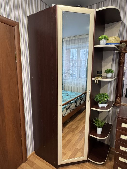 Продам угловой шкаф.