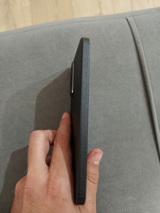 Poco f7 12/512gb