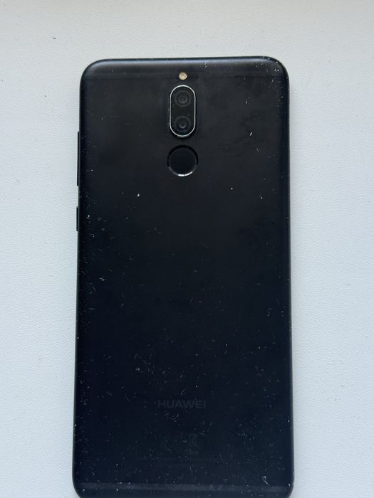 Huawei  mate 10 lite с пауербанком