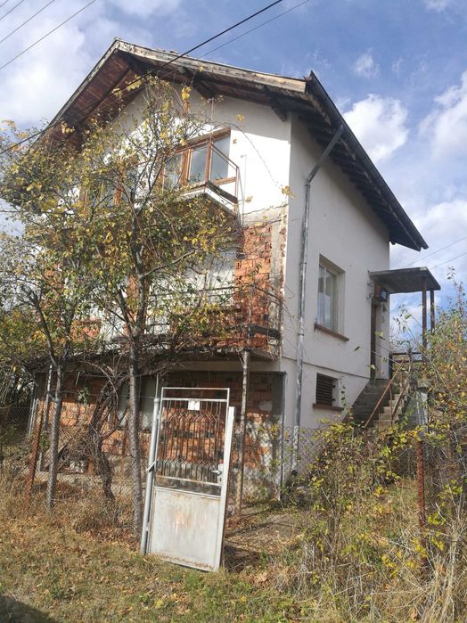 Продава се Къща в с. Садовик, Област Перник - 90 кв.м за 442 €/кв.м - Снимка #4