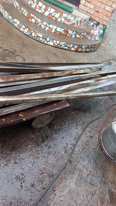 Продаю уголки 50тые